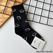 Load image into Gallery viewer, ZA Blk/Wht Smiley Socks