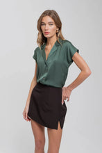 Load image into Gallery viewer, BP Satin Vneck Top