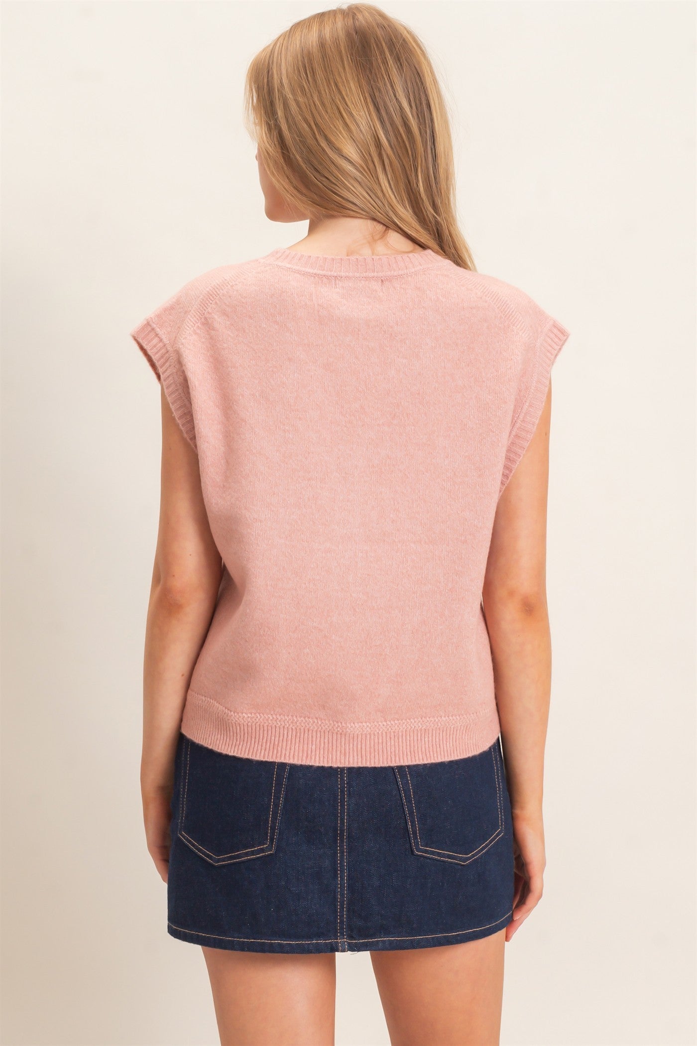 HF V-neck Buttoned Sweater Vest