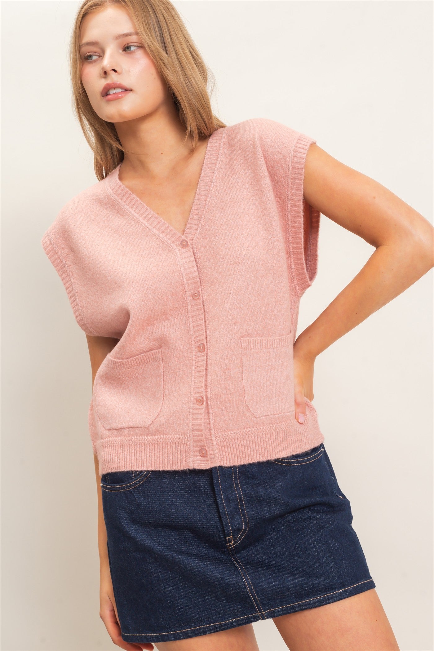 HF V-neck Buttoned Sweater Vest