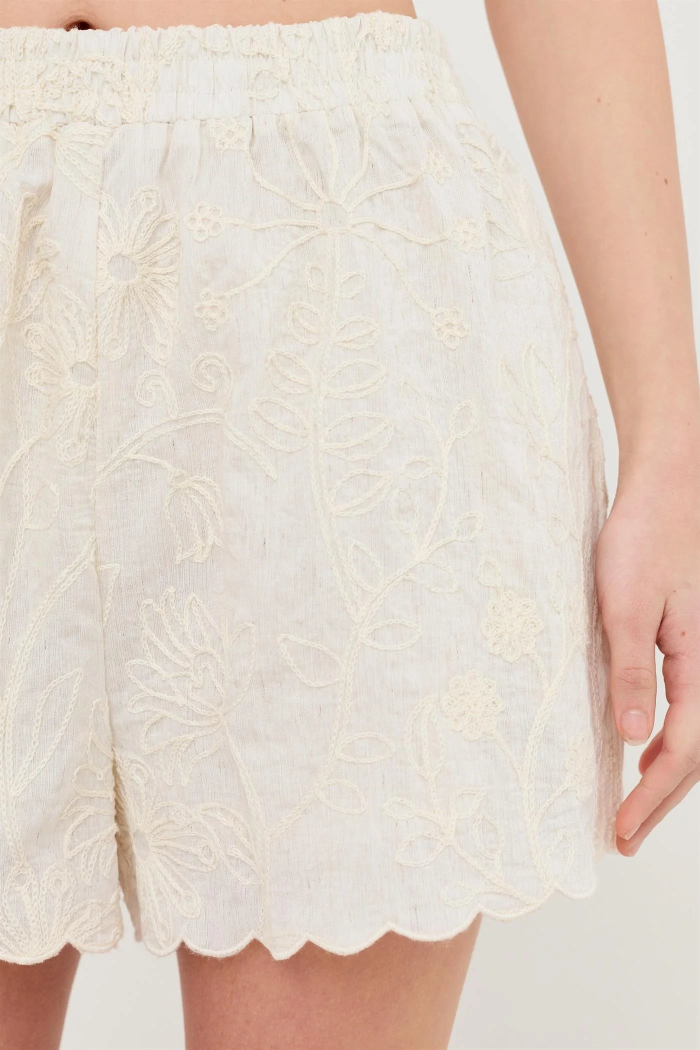 HF Embroidered Scallop Hem Shorts
