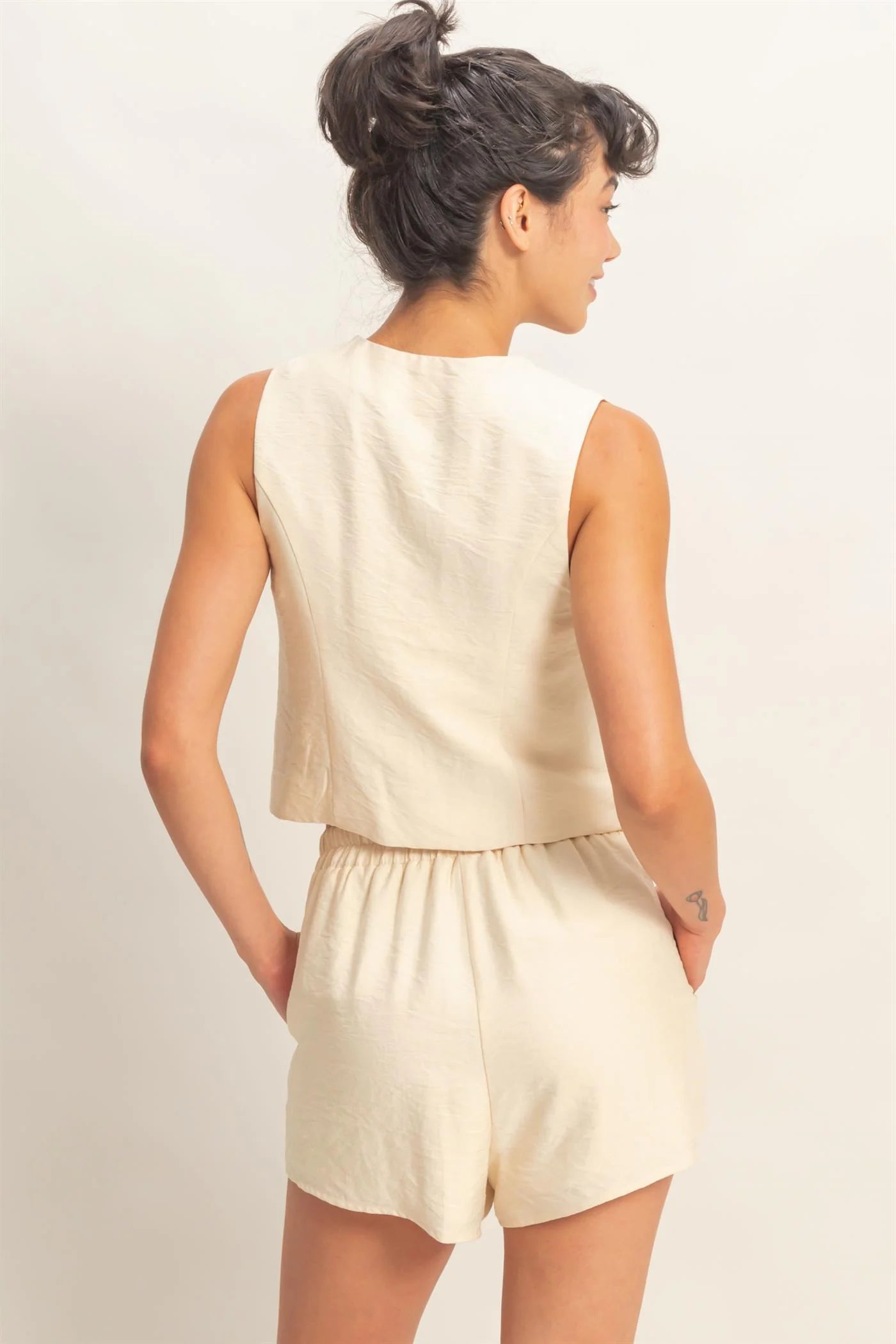 HF Tie-Front Vest/Elastic Waist Shorts SET