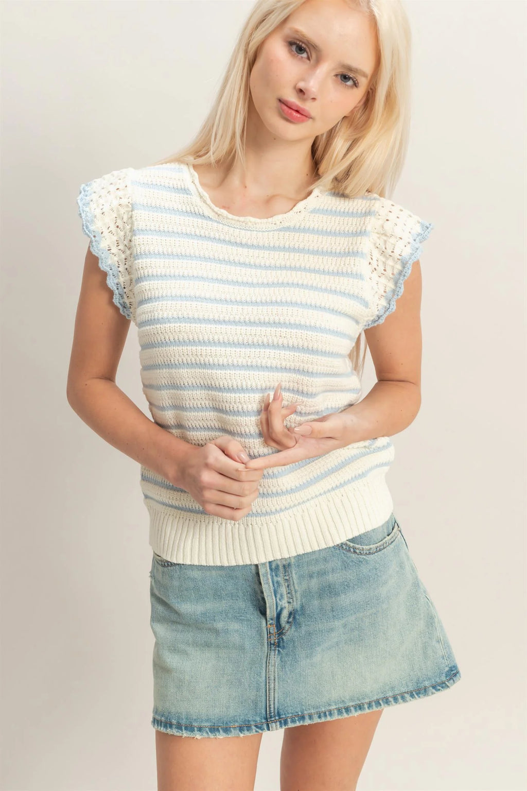 HF Scalloped Ruffle Sleeve Top