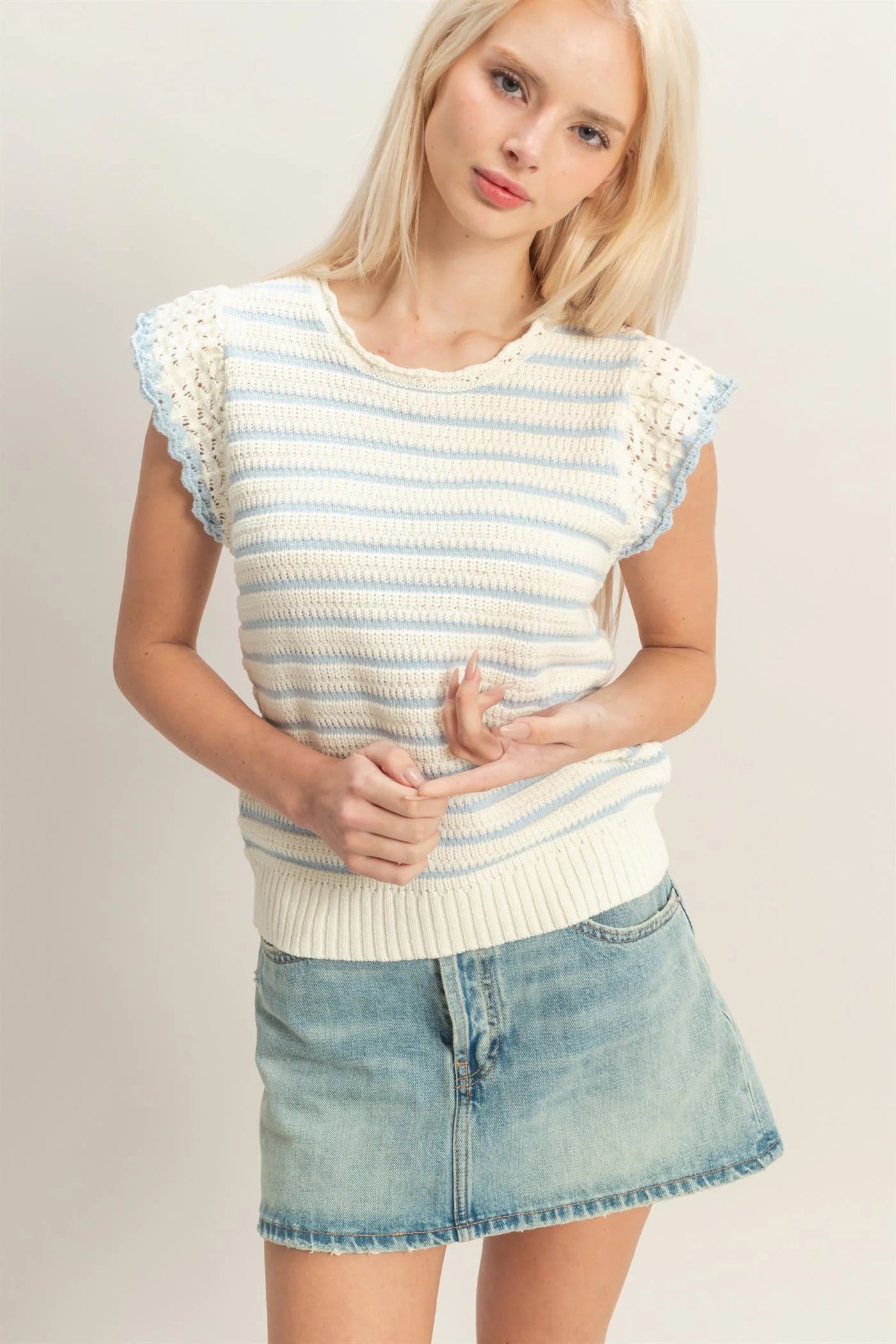 HF Scalloped Ruffle Sleeve Top